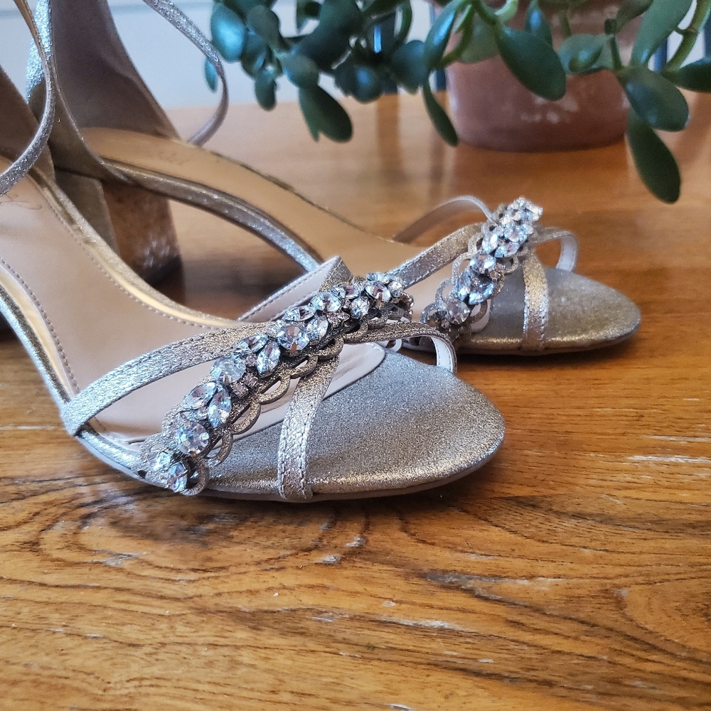 Jewel by Badgley Mischka Giona Block Heels